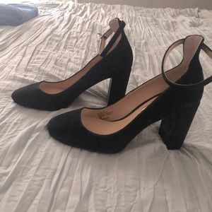 INC black velvet Size 7 heel